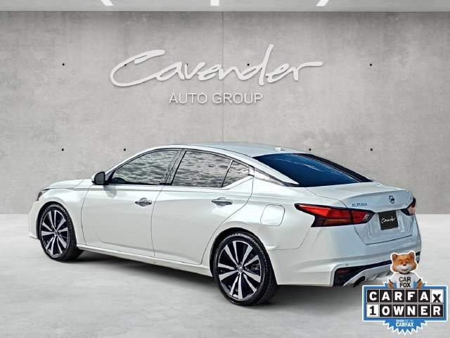 Used 2019 White Nissan 2.5 Platinum image 14