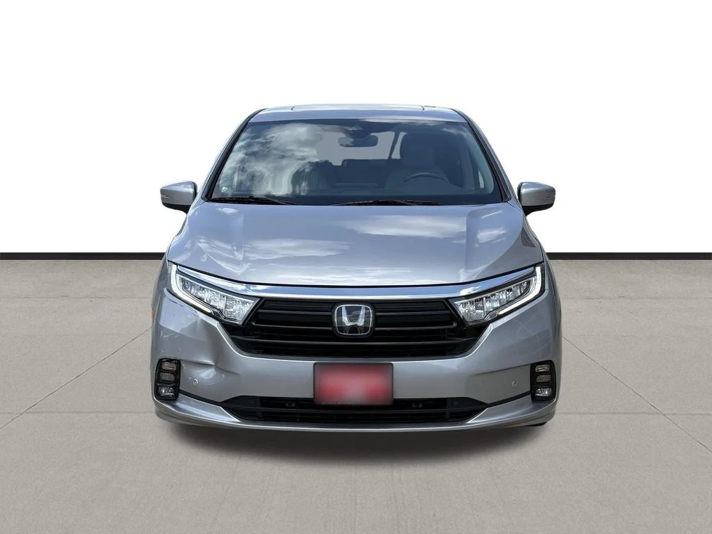 Used 2022 Pacific Pewter Metallic Honda Touring image 2