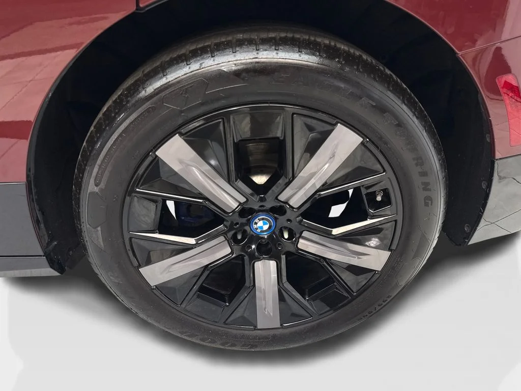 Used 2024 Red BMW xDrive50 image 83