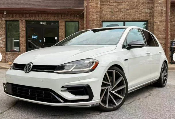 Used 2018 Oryx White Pearl Metallic Volkswagen 4Motion image 1
