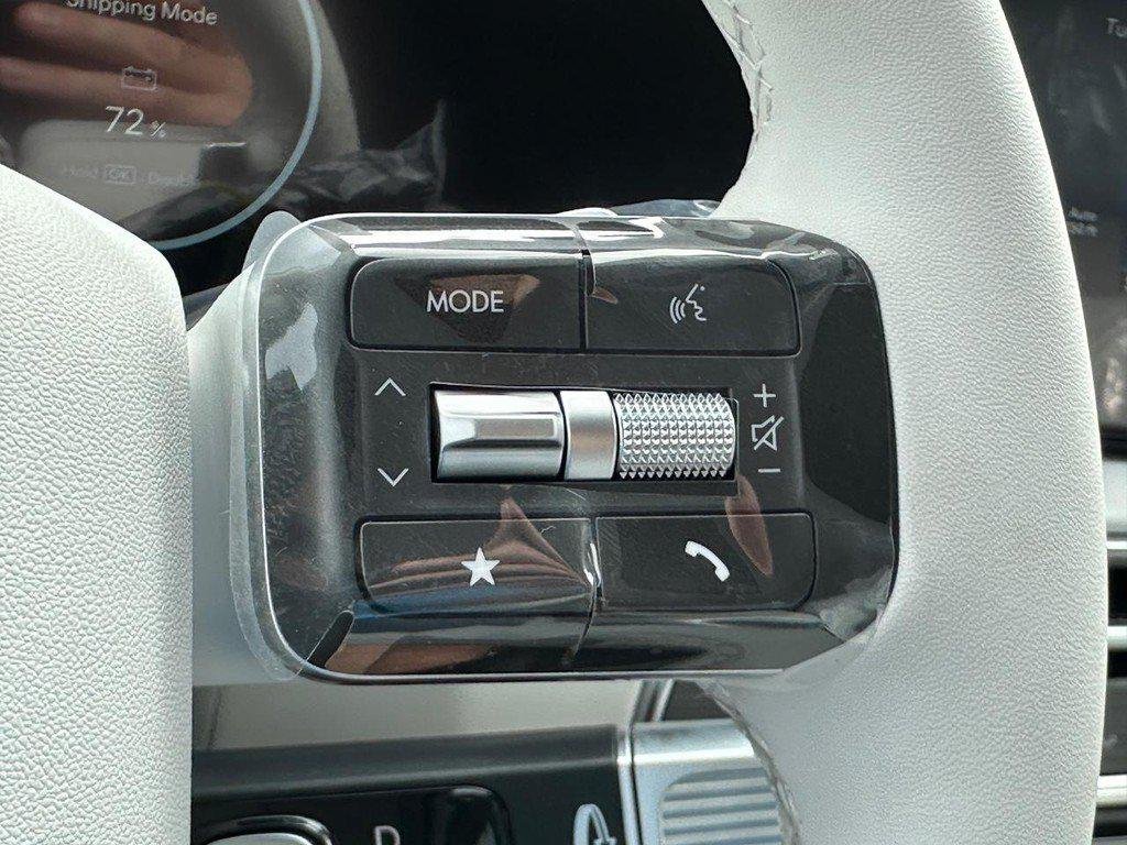 New 2027 White Hyundai SEL AWD image 10