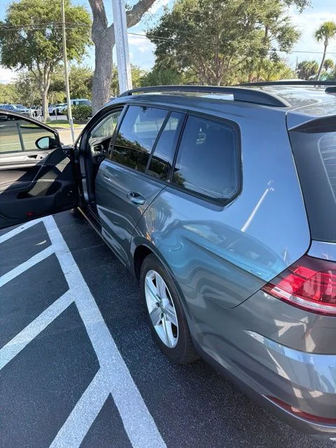 Used 2018 Gray Volkswagen SE image 5