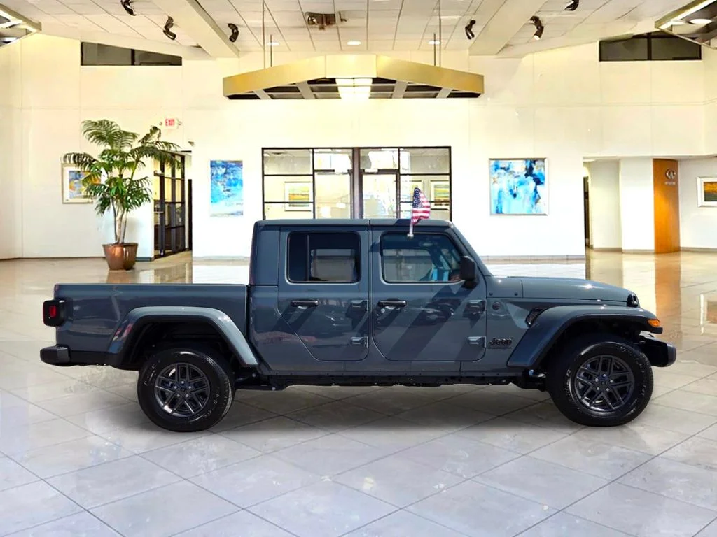 Used 2025 Gray Jeep Sport S image 4