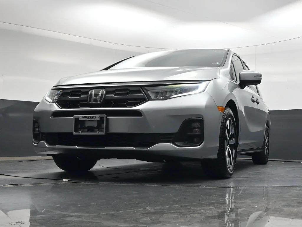 Used 2025 Solar Silver Metallic Honda EX-L image 41