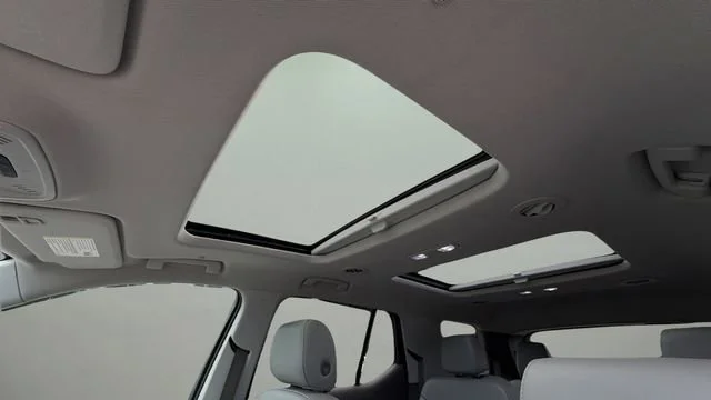 Used 2019 SILVER ICE METALLIC Chevrolet Premier image 19