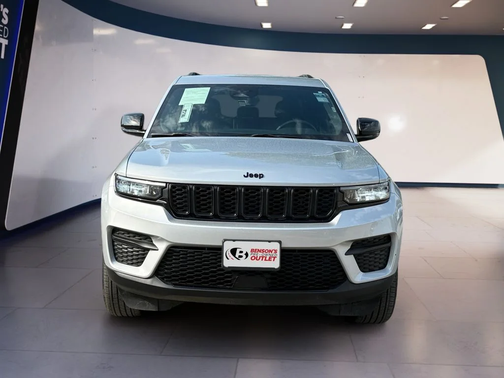 Used 2025 Silver Jeep Altitude image 8