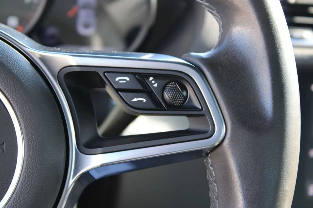 Used 2018  Porsche Base image 24