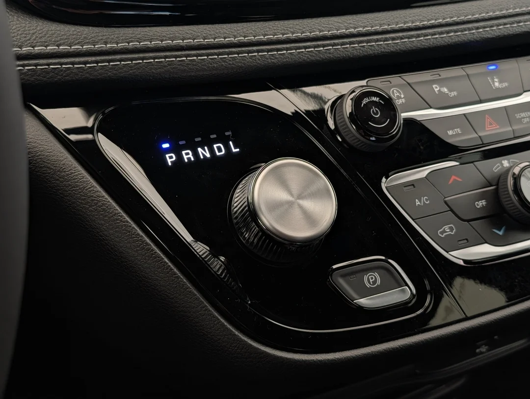New 2027 Black Chrysler Select - - AWD - 3.6L Pentastar V6 - Adaptive Cruise Control - Blind Spot Monitor & More! image 20