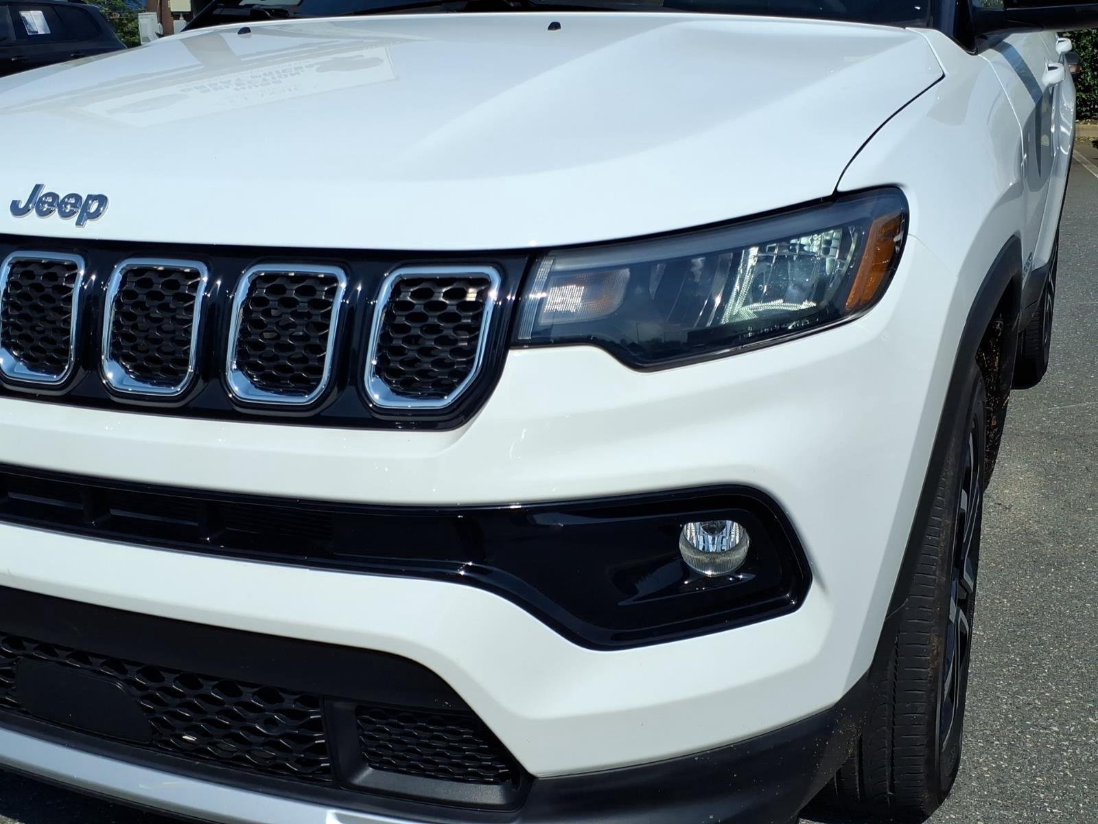 Used 2023 Bright White Clearcoat Jeep Limited image 15