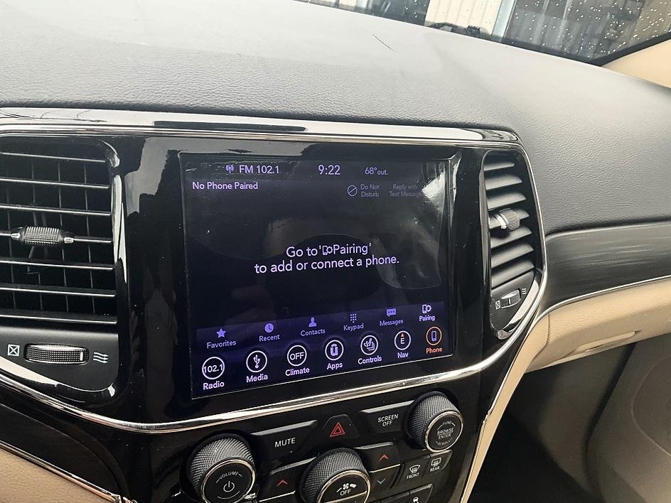 Used 2019 Gray Jeep Limited image 19