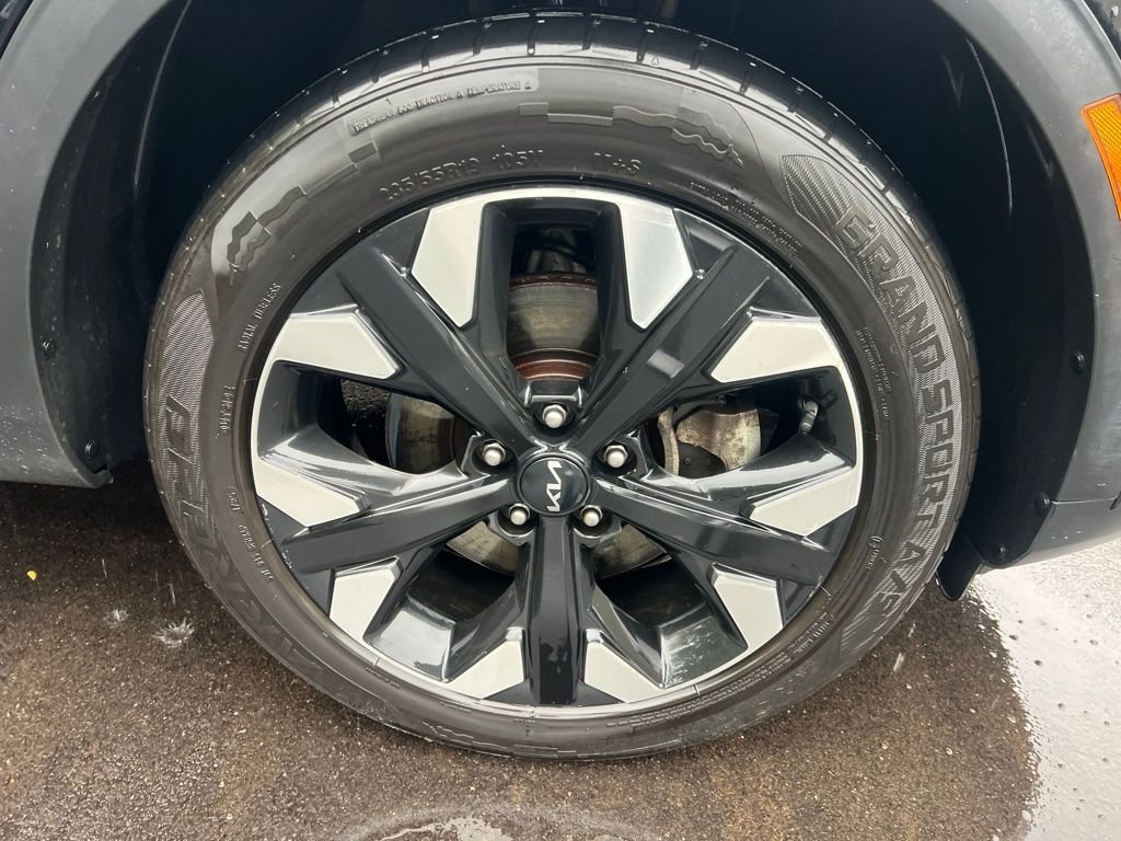 Used 2023 Black Kia X-Line image 7