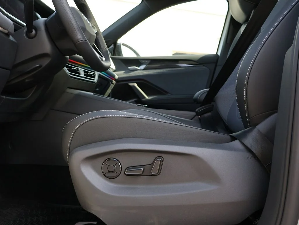 New 2026 White Volkswagen 2.0T SE R-Line Black image 11