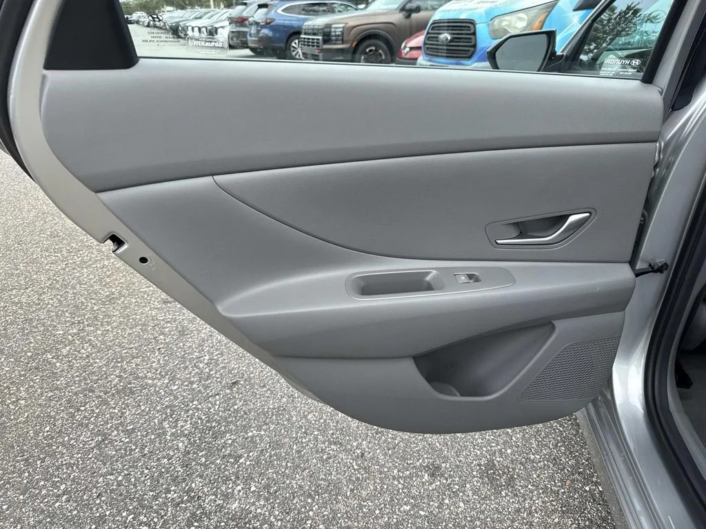Used 2022 Silver Hyundai SEL image 12