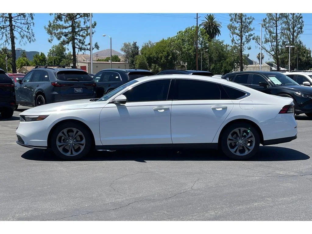 Used 2024 Platinum White Pearl Honda EX image 2