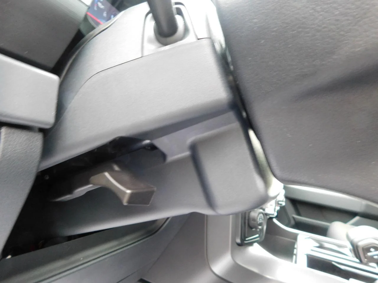 New 2026 Carbonized Gray Metallic Ford XLT image 36