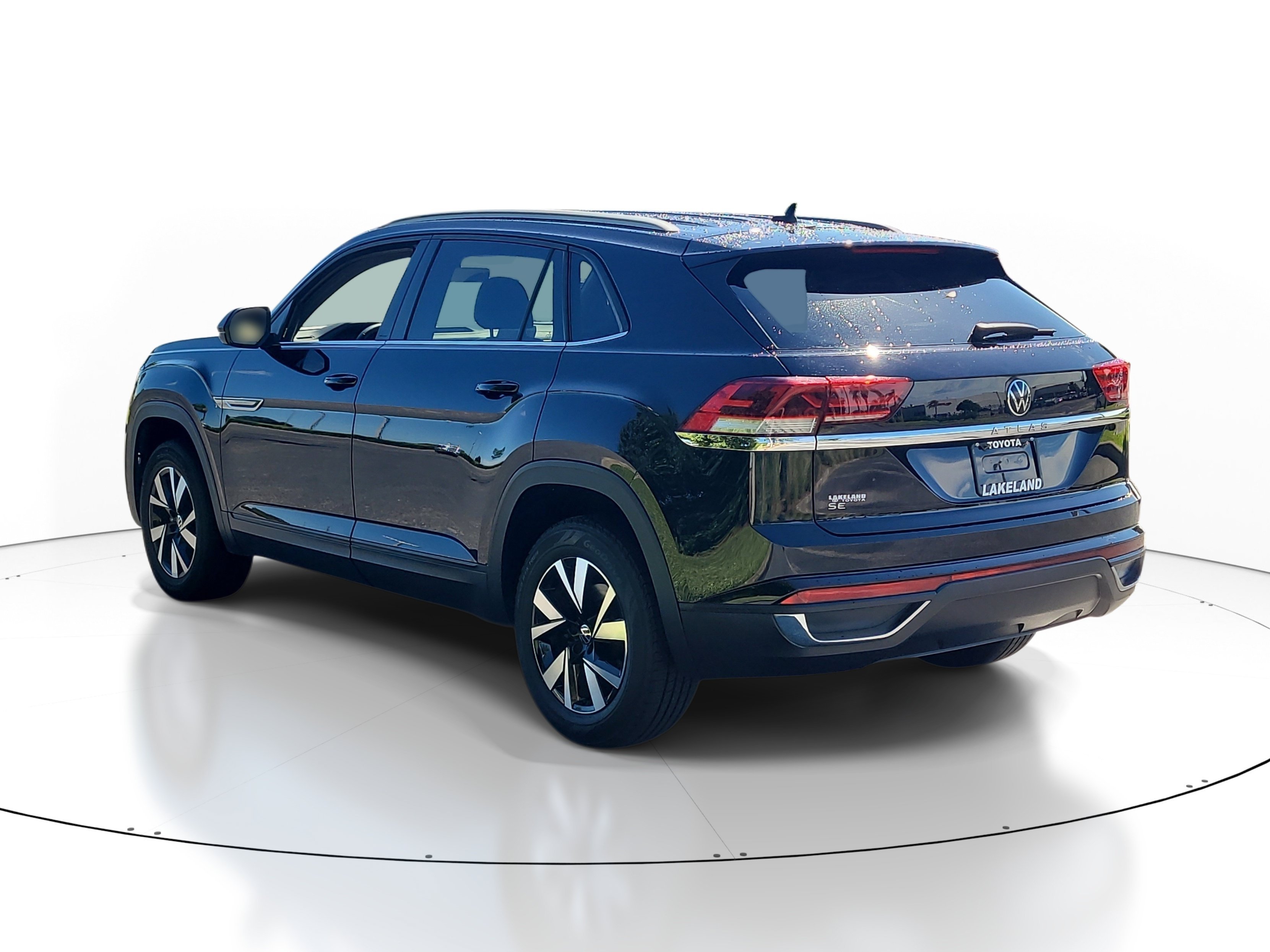 Used 2022  Volkswagen 2.0T SE image 4