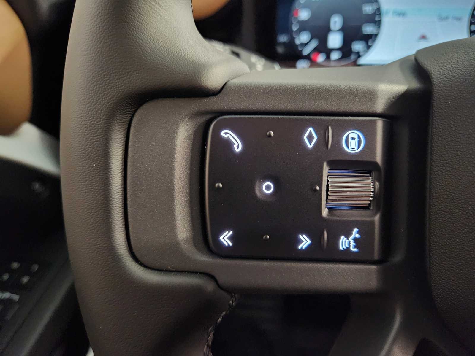 New 2026 Fuji White Land Rover X-Dynamic SE image 27
