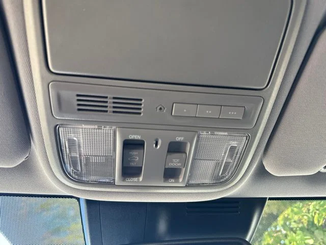 Used 2018 White Honda EX-L image 30