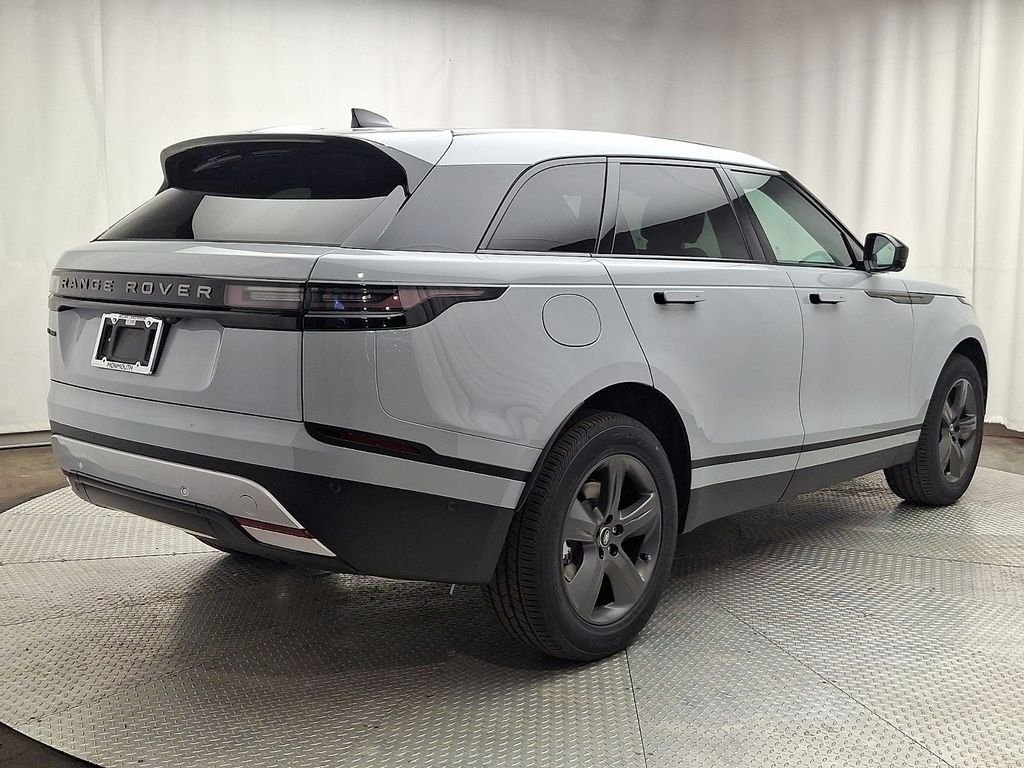 New 2026 Arroios Grey Metallic Land Rover S image 3
