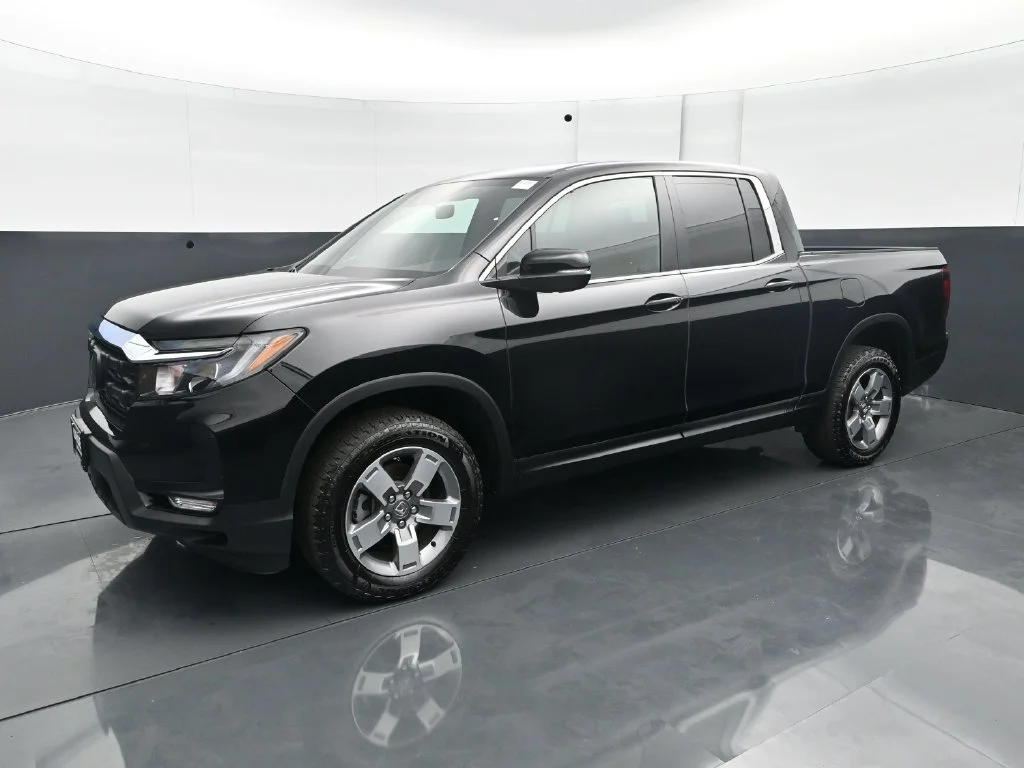 Used 2025 Black Honda RTL AWD image 2