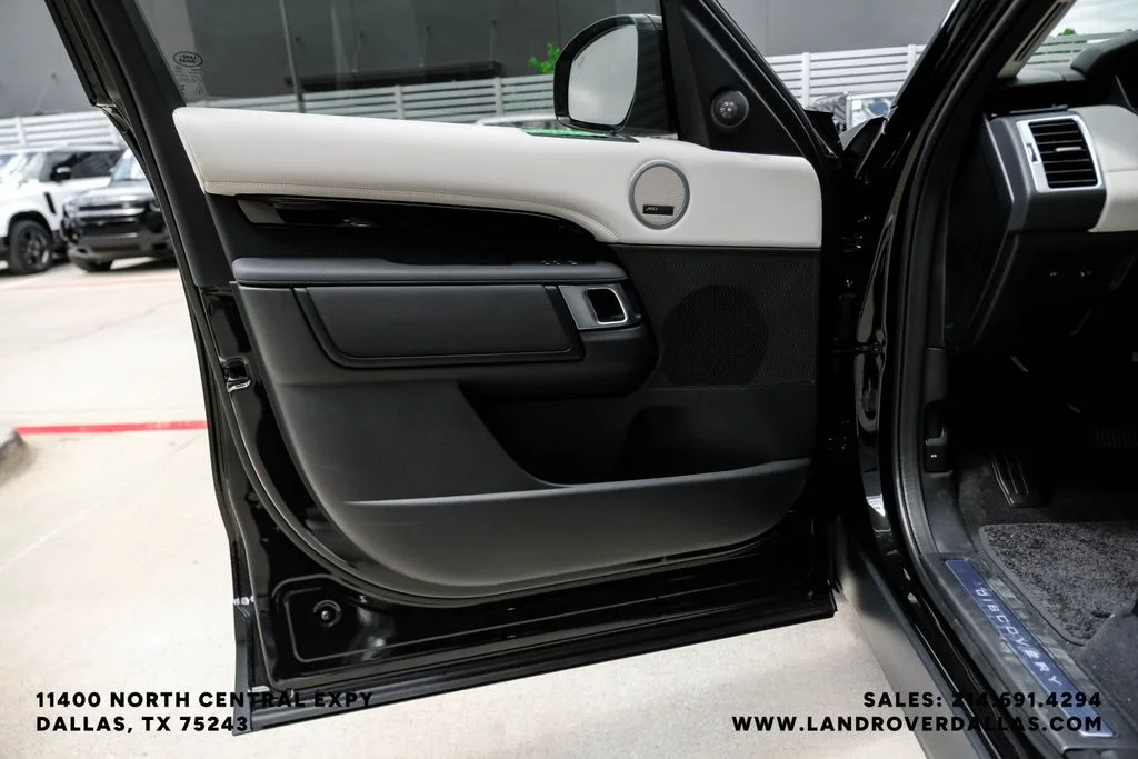 New 2026 Santorini Black Metallic Land Rover S image 42