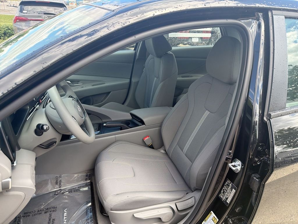 New 2026 Black Hyundai SE image 13