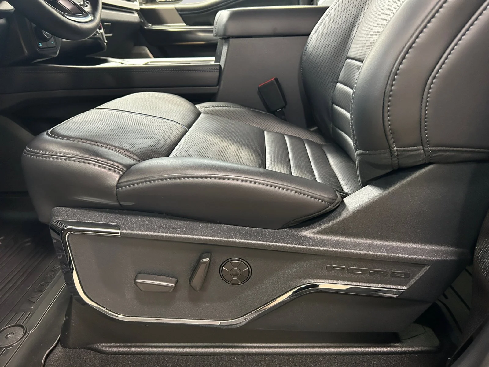 New 2026 Agate Black Metallic Ford Platinum image 15