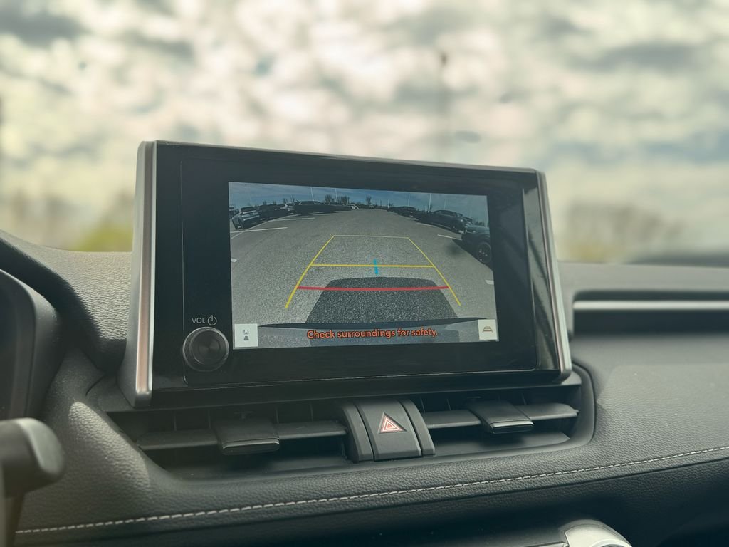 2023 Toyota RAV4 LE - Photo 10