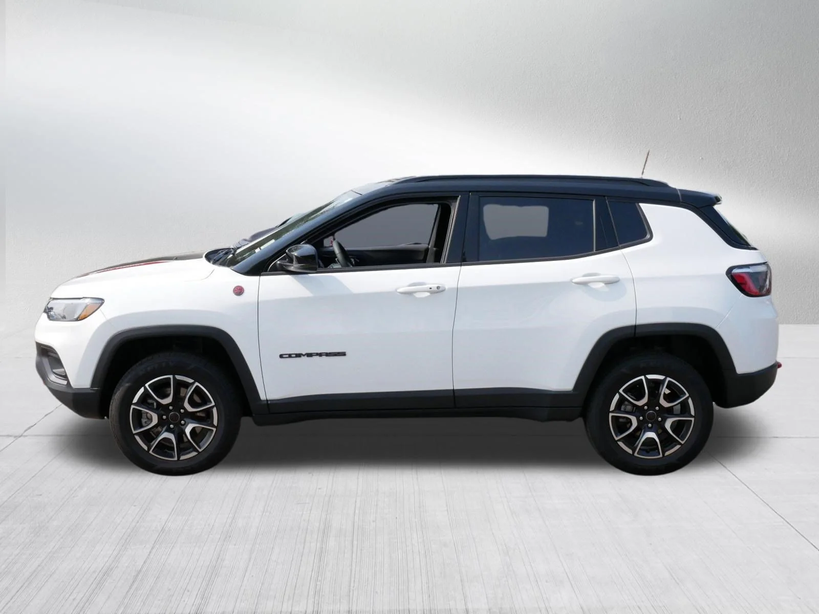 Used 2025 Bright White Clearcoat Jeep Trailhawk image 4