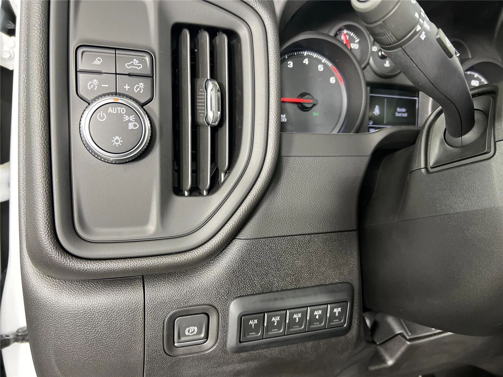 New 2025 Summit White GMC Pro image 21