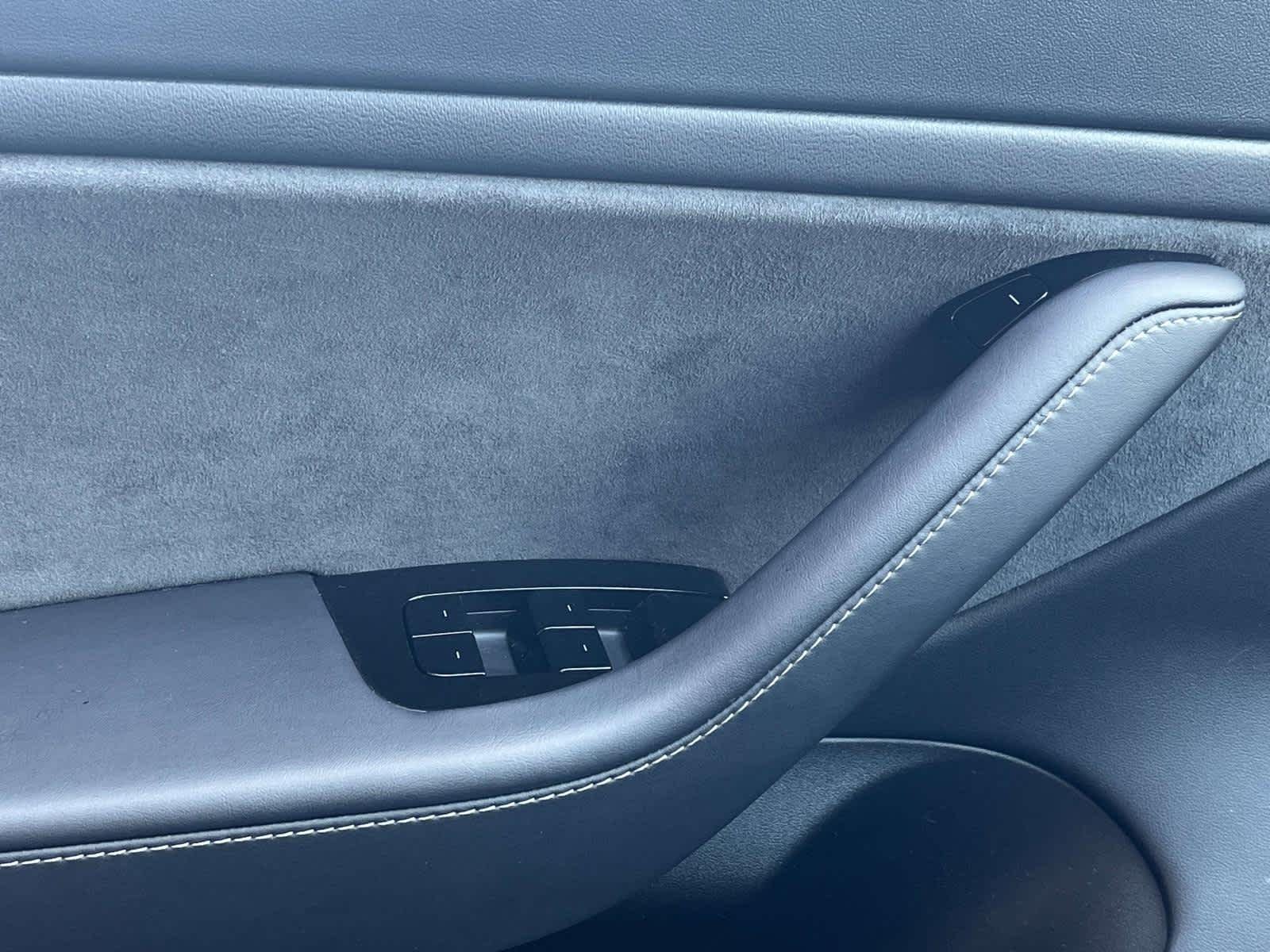 Used 2018 Deep Blue Metallic Tesla Long Range Battery image 31