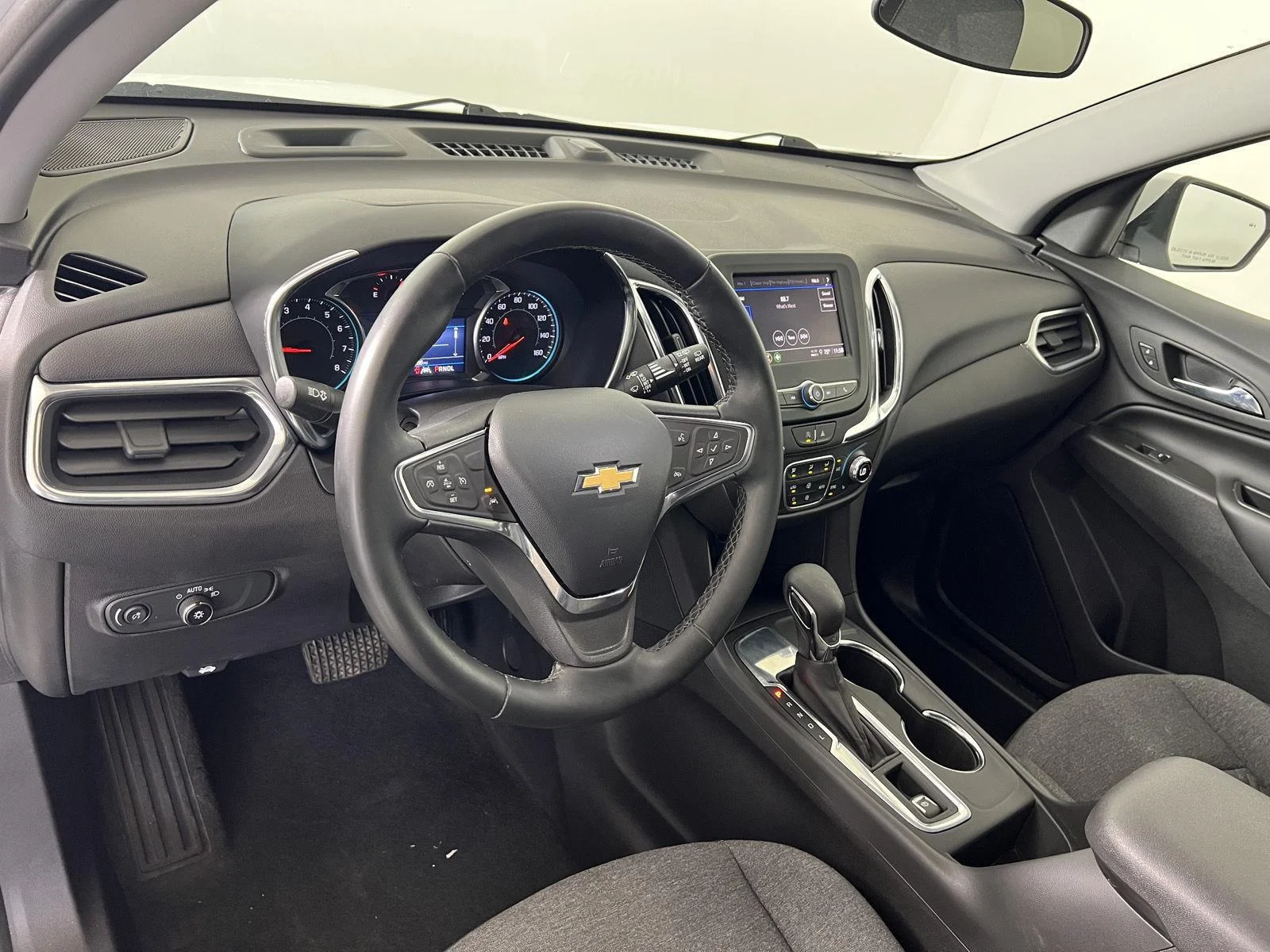 Used 2024 Summit White Chevrolet LT image 4