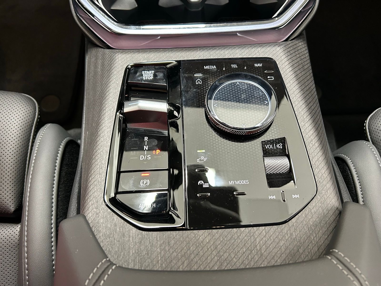 New 2026 Dark Graphite Metallic BMW 30 xDrive image 22