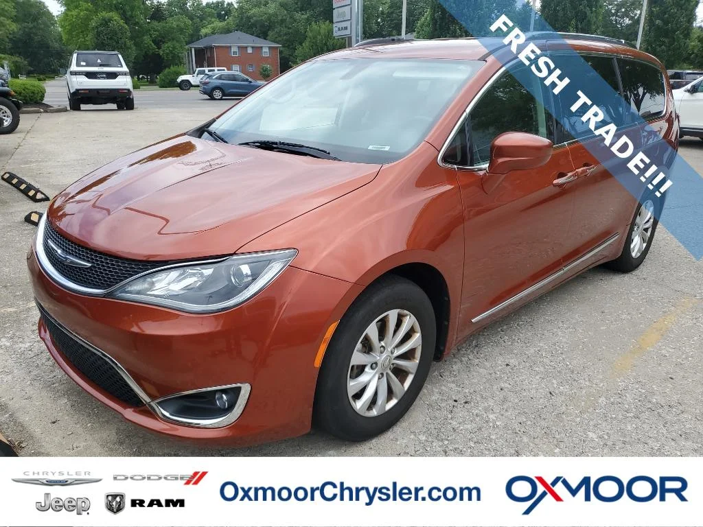 Used 2018 Copper Pearlcoat Chrysler Touring L Plus image 1