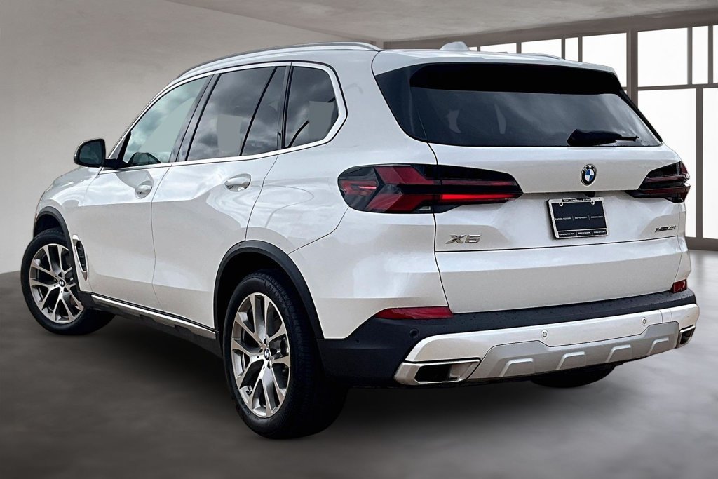 Used 2024 White BMW xDrive40i image 11