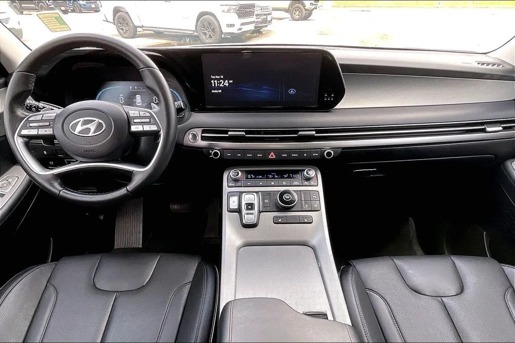 Used 2025 Gray Hyundai SEL image 7