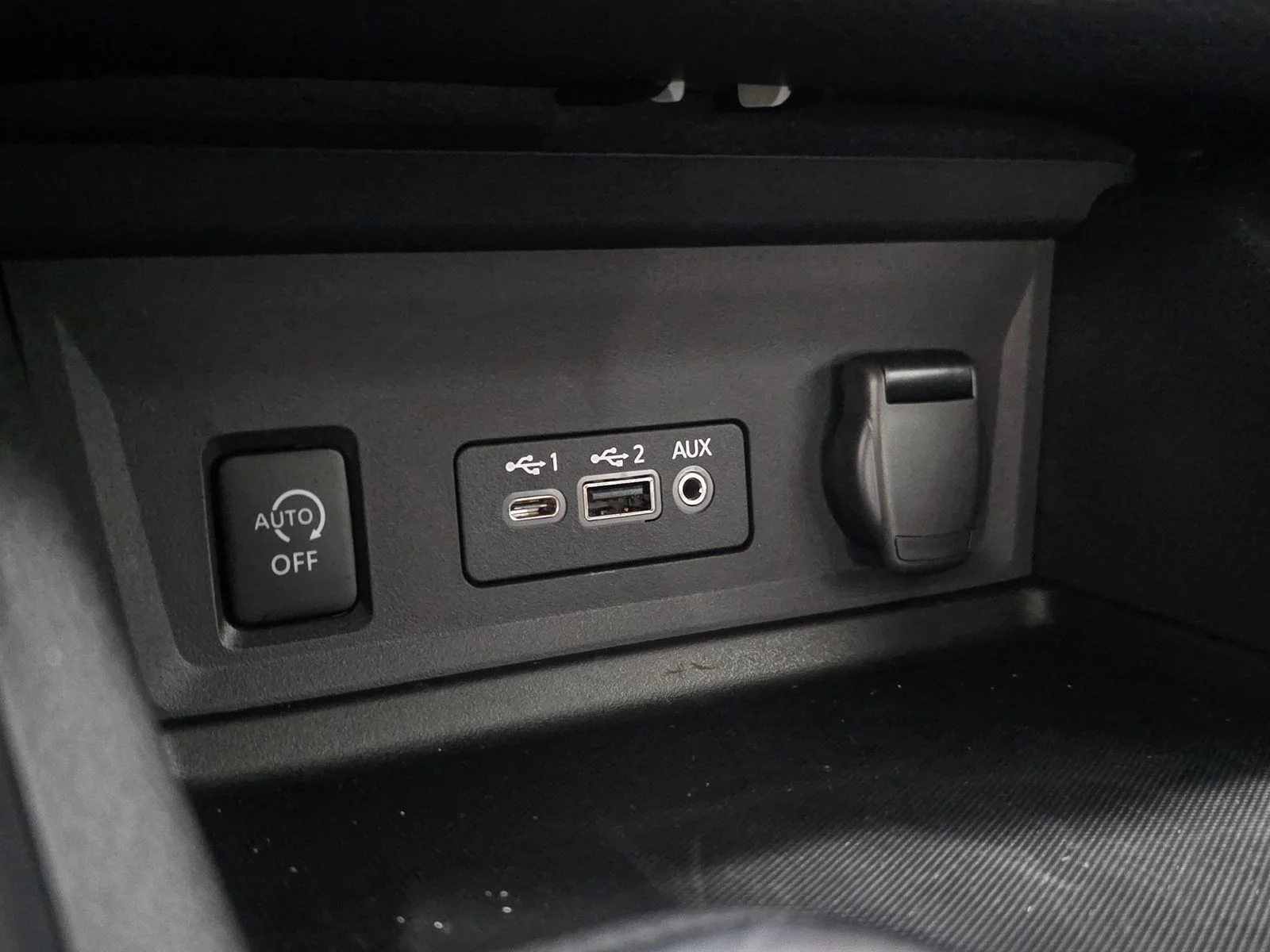 2025 Nissan Sentra SR - Photo 29