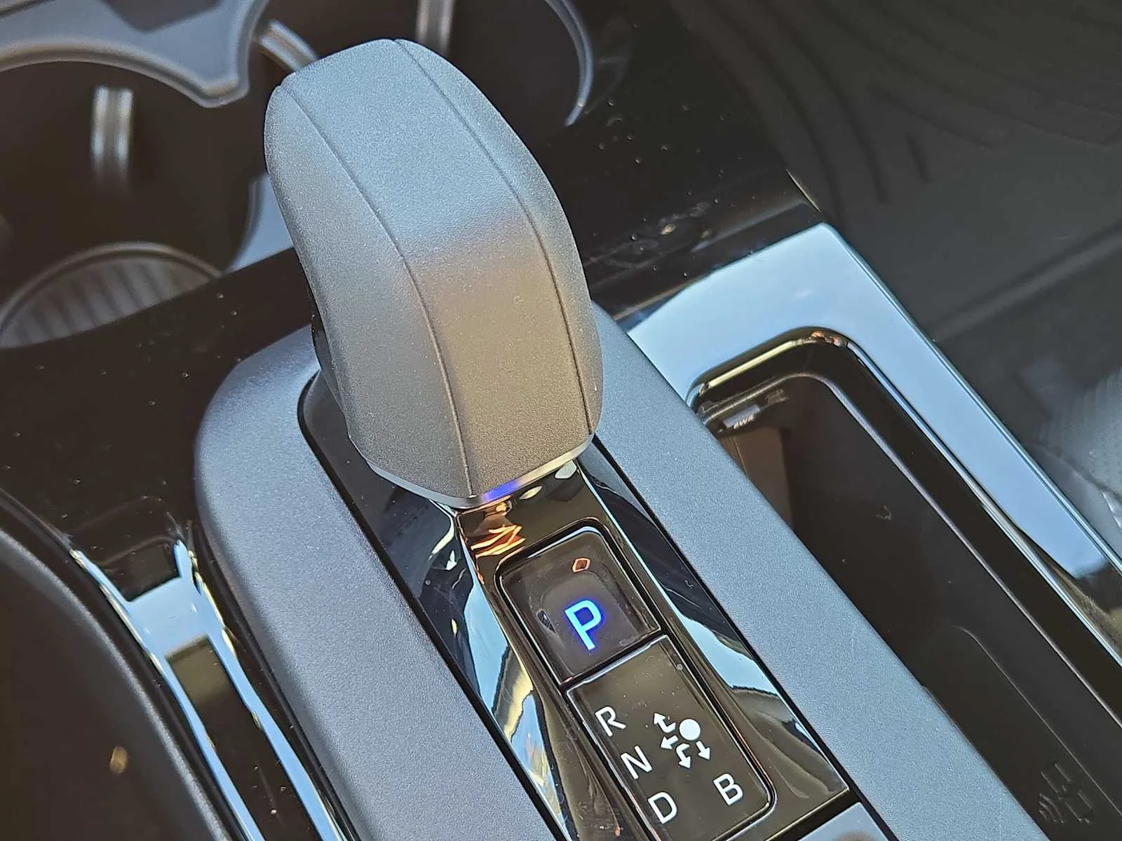 2026 Toyota Prius Plug-in Hybrid Nightshade - Photo 6