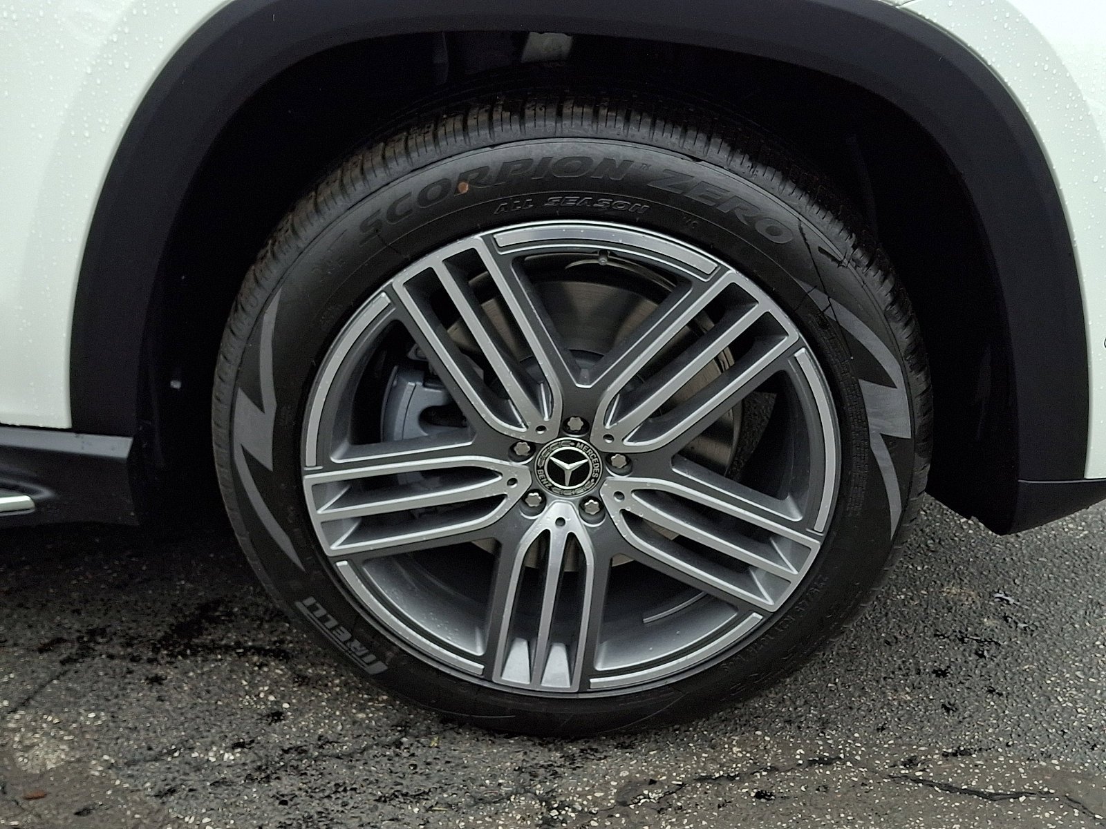 New 2026 Polar White Mercedes-Benz GLS 450 image 29