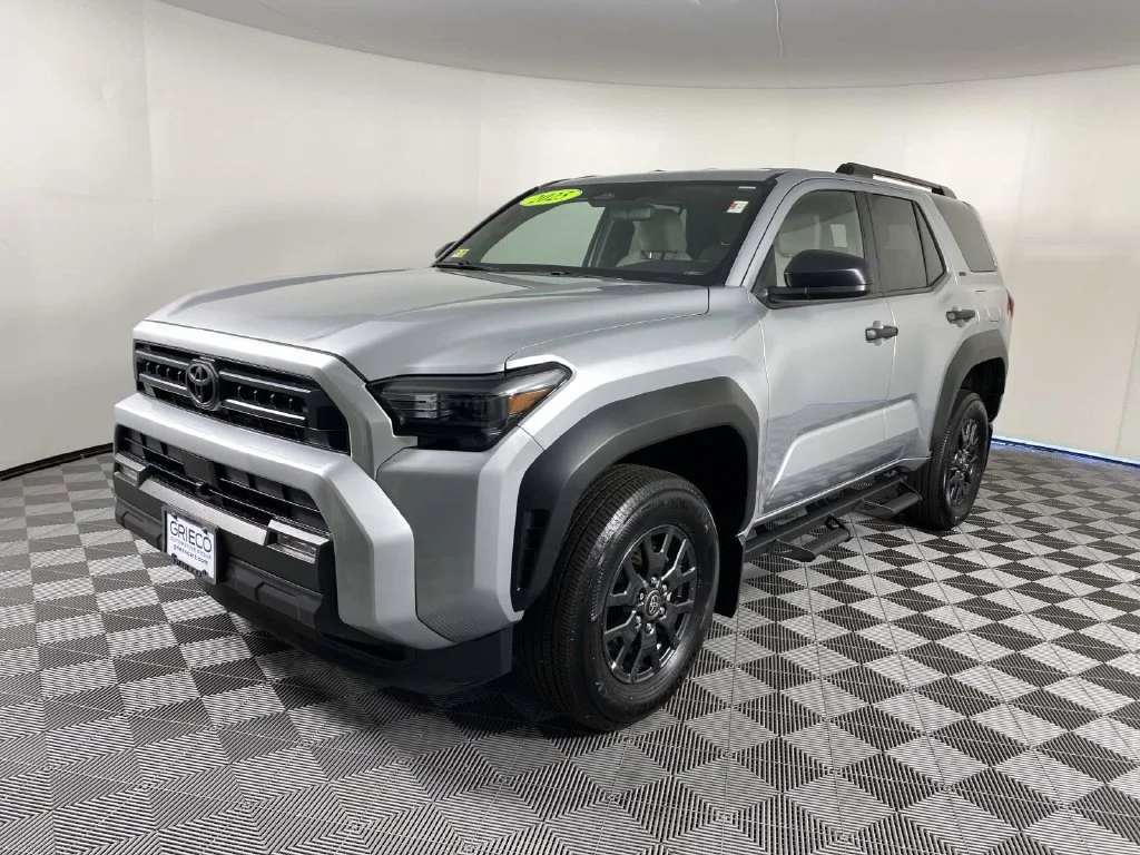 Used 2025 Cutting Edge Toyota SR5 image 4