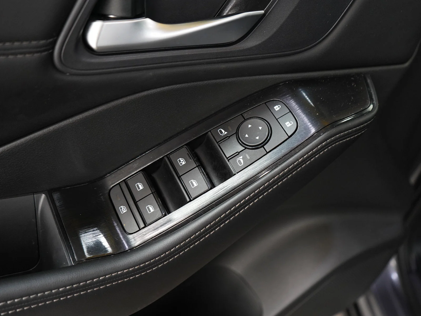 Used 2024 Gun Metallic Nissan SV image 20