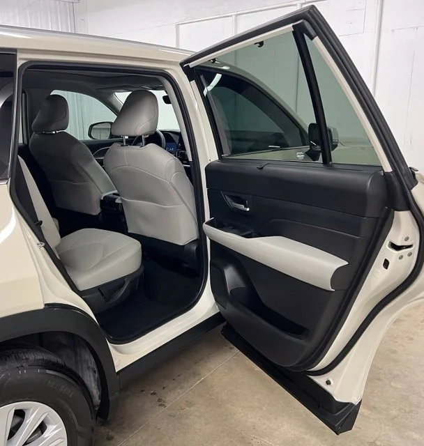 Used 2024 White Toyota XLE image 19