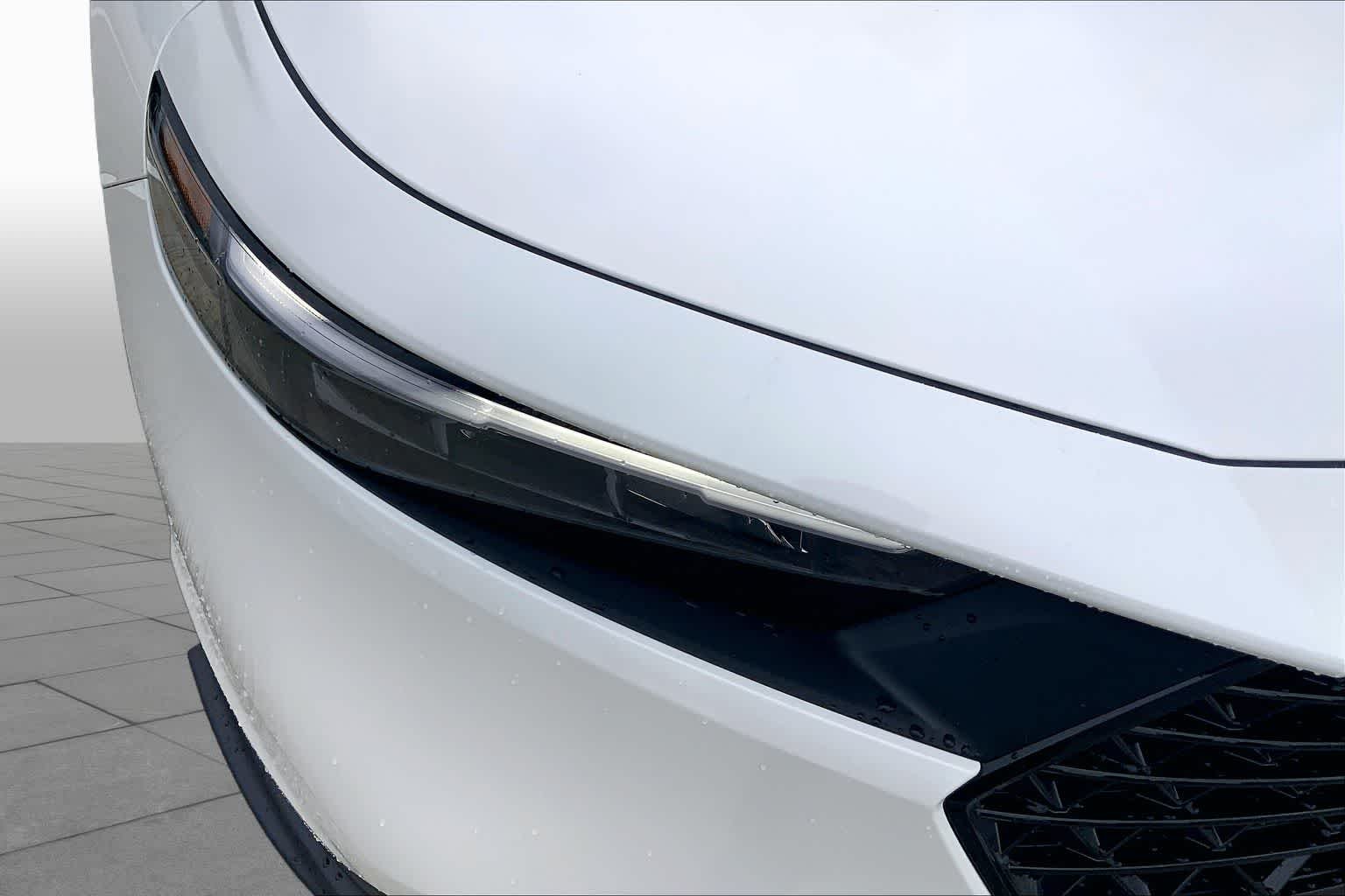 New 2026 Platinum White Pearl Honda LX image 13
