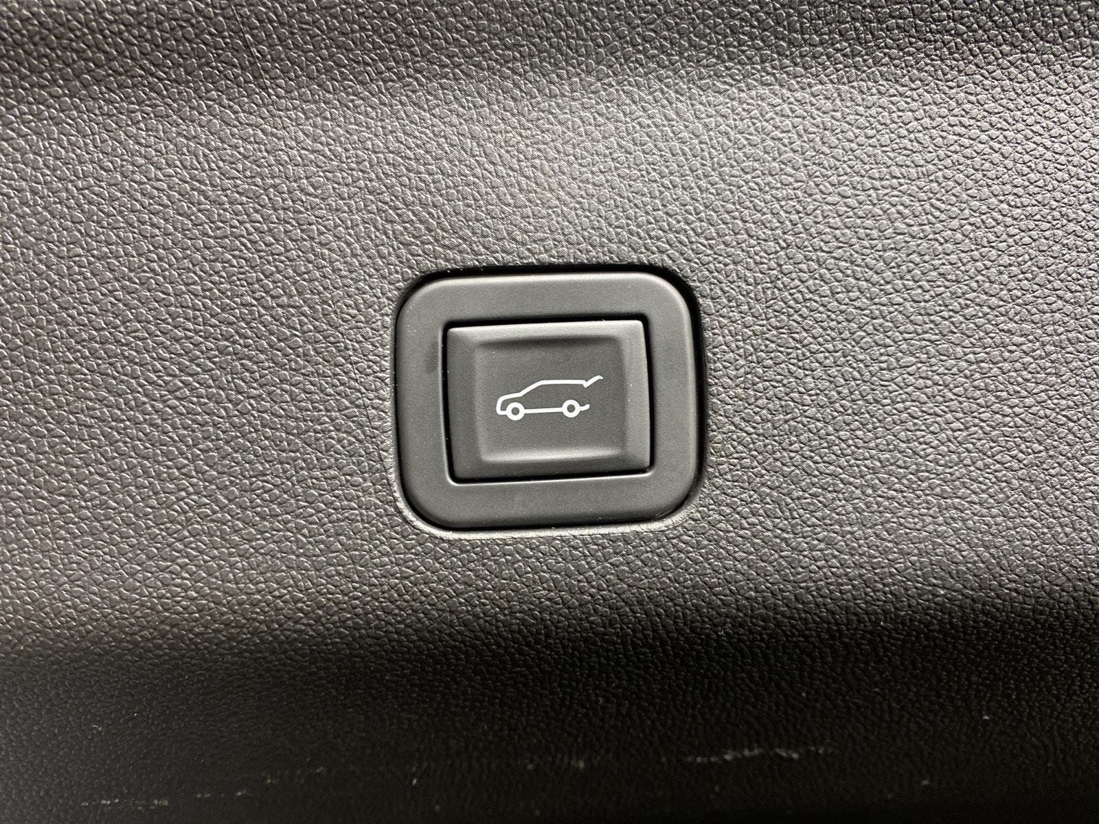 Used 2025 Black Chevrolet Z71 image 30