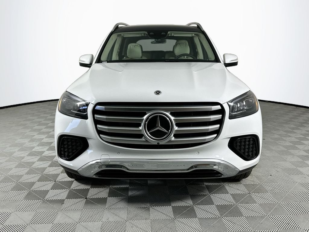 New 2026 MANUFAKTUR Moonlight White Metallic Mercedes-Benz GLS 450 image 2
