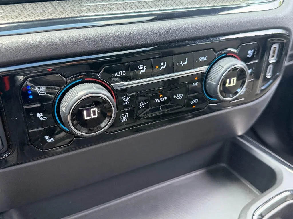 Used 2024 Gray Chevrolet ZR2 image 27