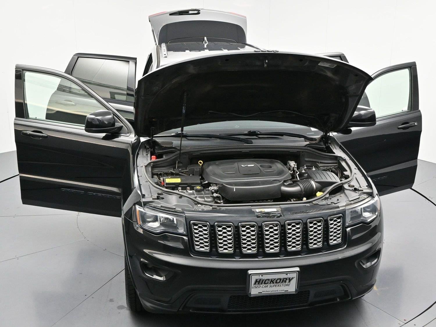 Used 2017 Diamond Black Crystal Pearlcoat Jeep Altitude image 44