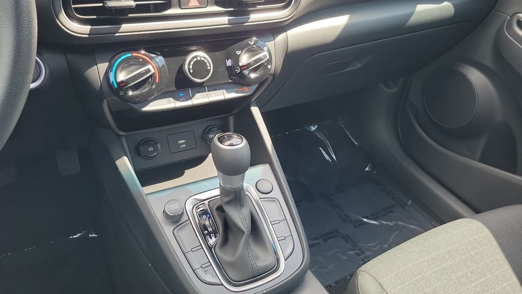 2023 Hyundai Kona SEL - Photo 17
