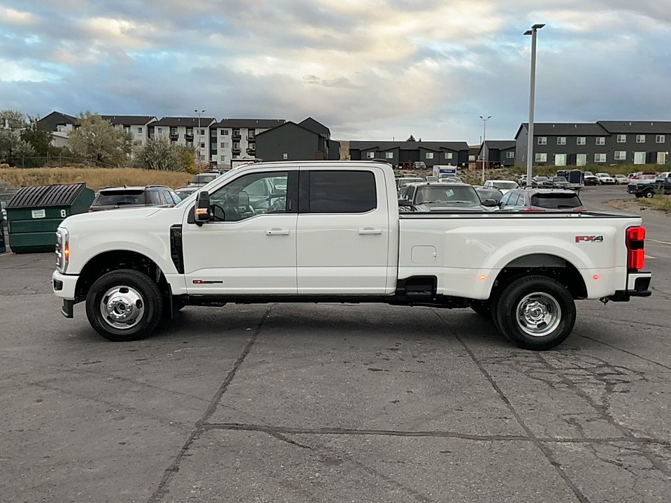 New 2027 Star White Metallic Tri-Coat Ford F-350® Platinum® image 2
