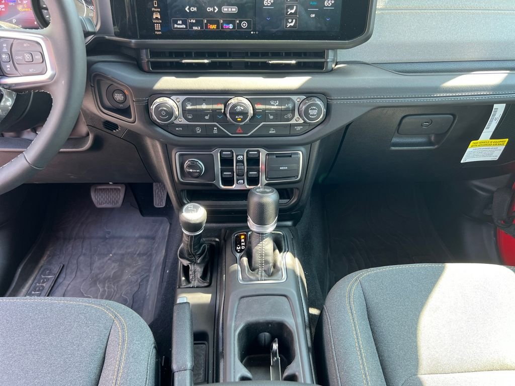 2025 Jeep Wrangler 4-Door Sahara - Photo 12